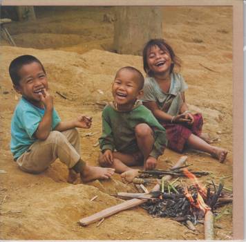 Lachende Kinder in Laos - Karte - Photo Olivier Föllmi