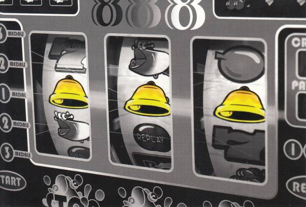 Spielautomat zeigt 3 Glocken - Postkarte